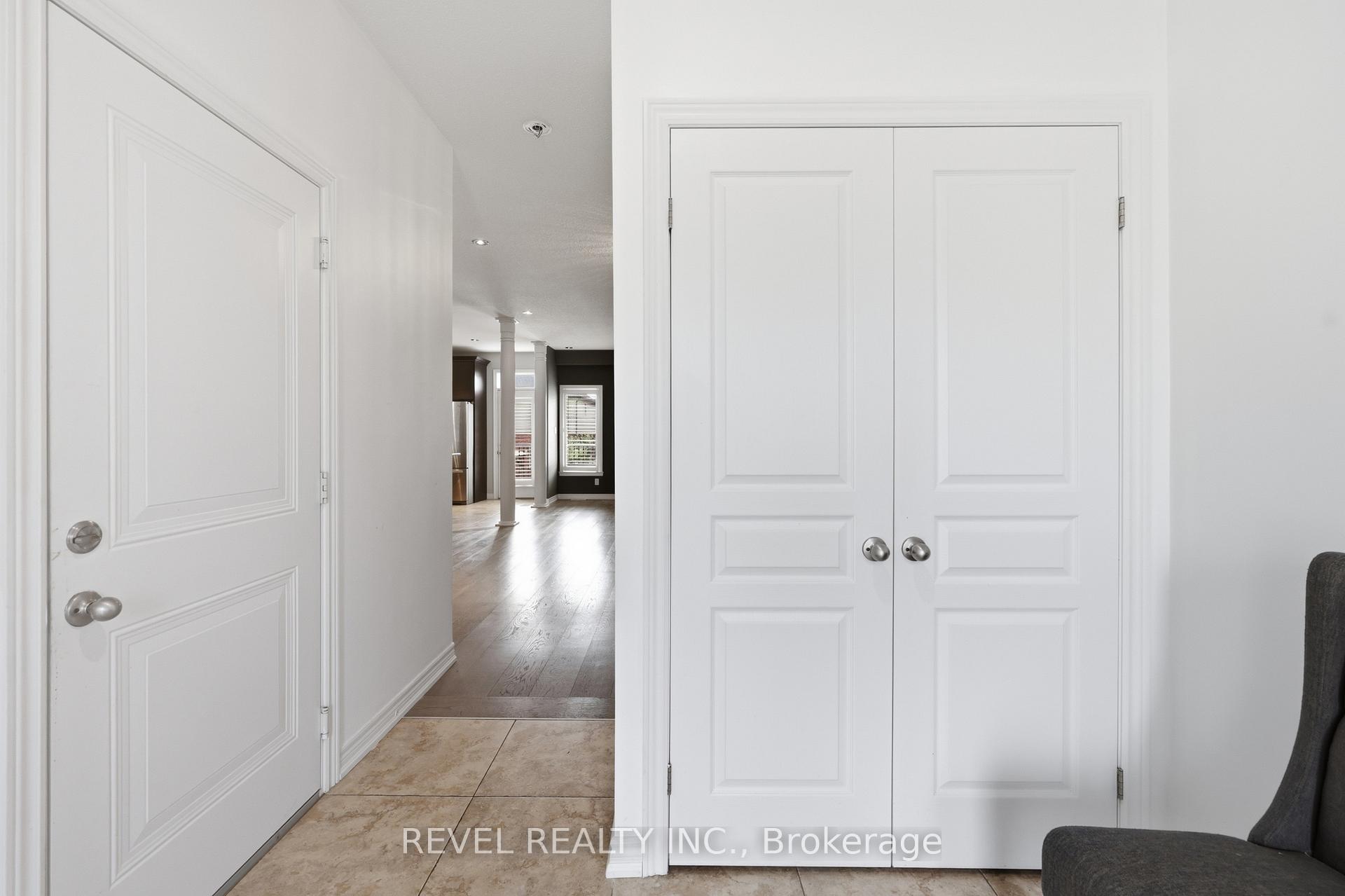 Photo 5 of 44 Springwood Drive, Hamilton, Stoney Creek Mountain — HOMEH
