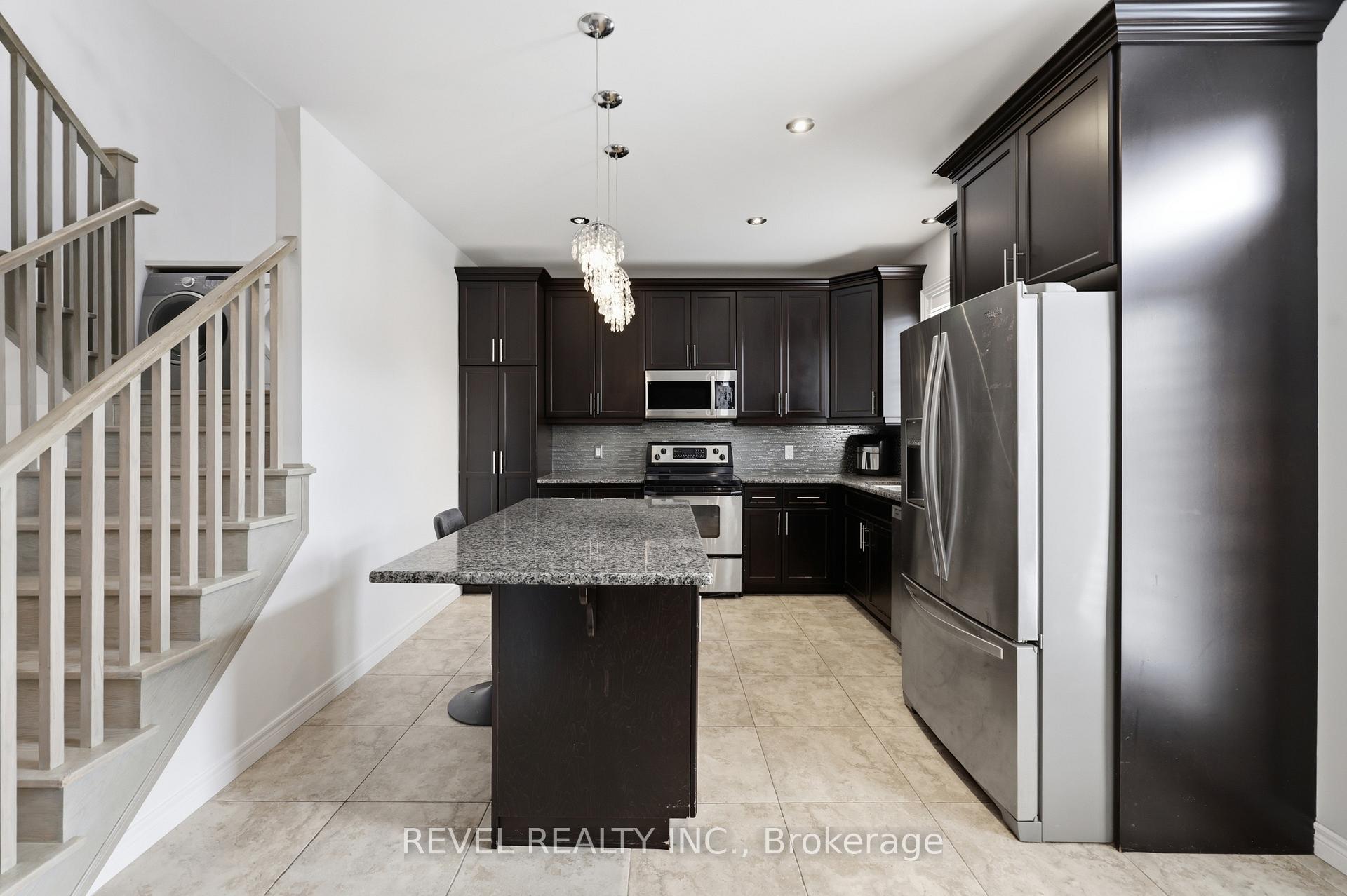 Photo 7 of 44 Springwood Drive, Hamilton, Stoney Creek Mountain — HOMEH