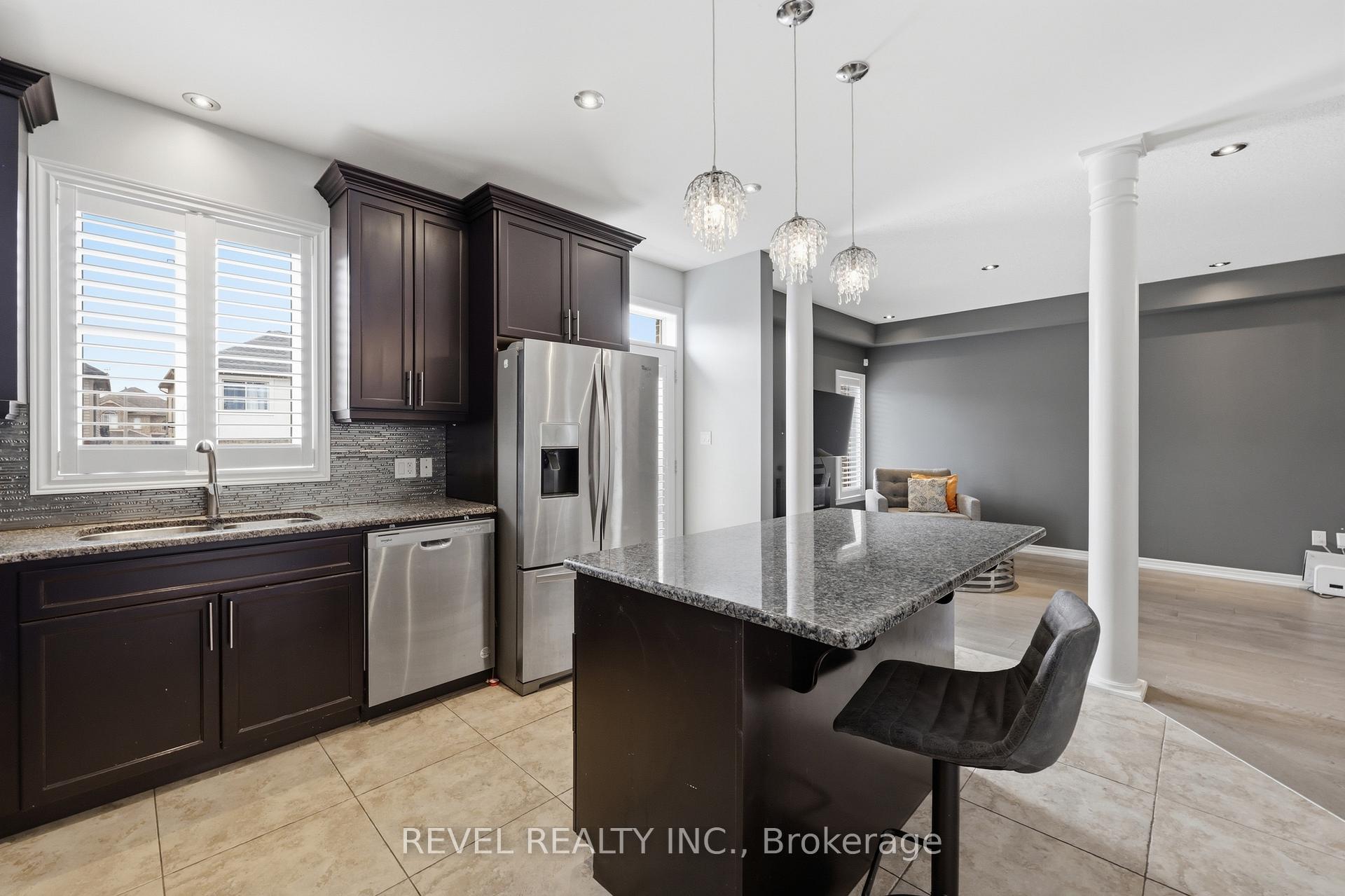 Photo 8 of 44 Springwood Drive, Hamilton, Stoney Creek Mountain — HOMEH