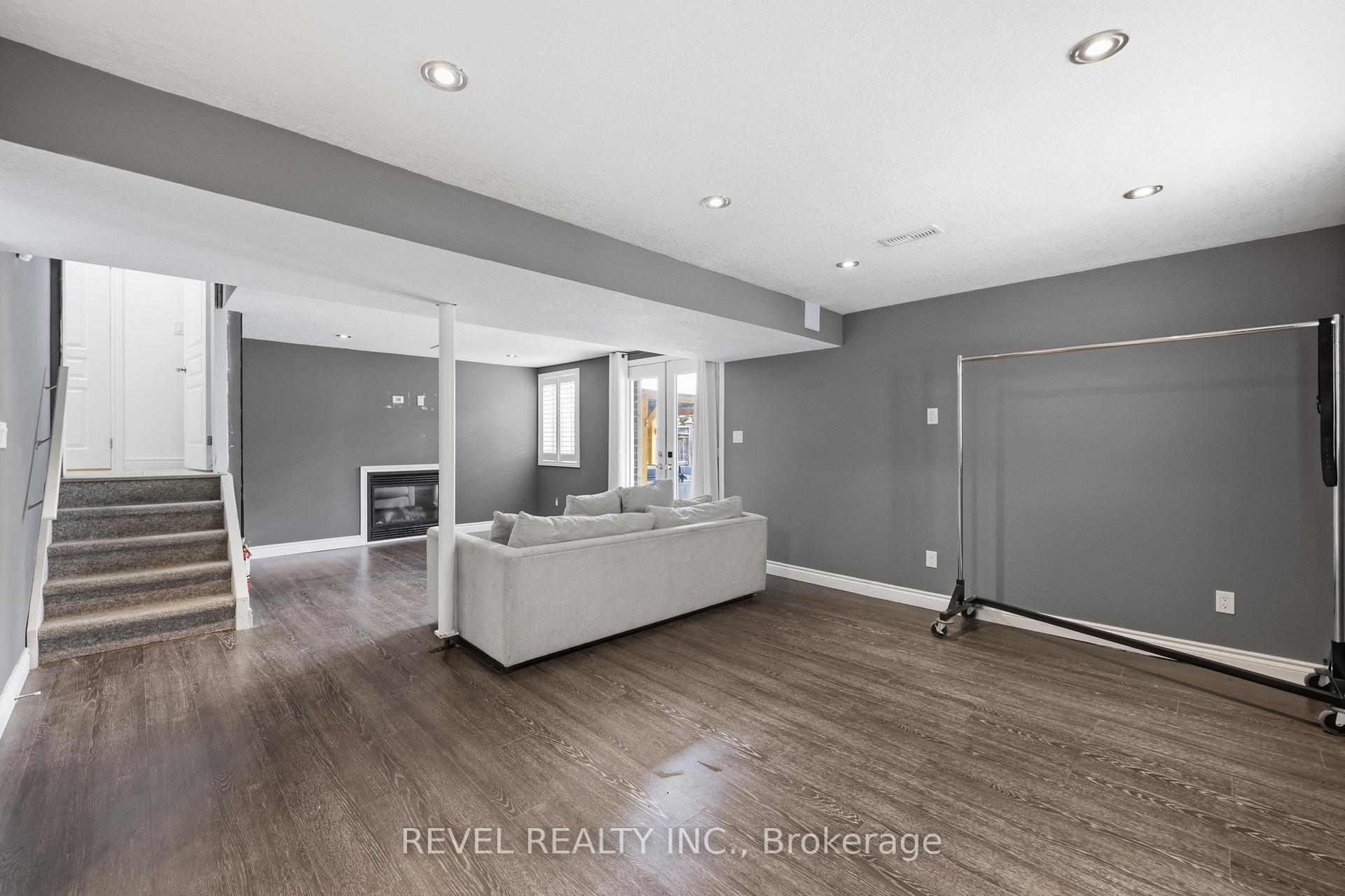 Photo 30 of 44 Springwood Drive, Hamilton, Stoney Creek Mountain — HOMEH