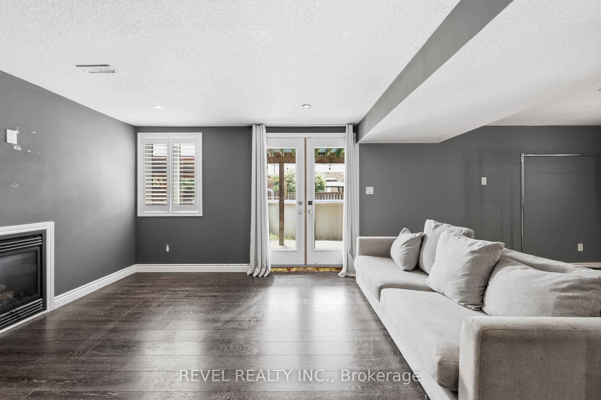 Photo 33 of 44 Springwood Drive, Hamilton, Stoney Creek Mountain — HOMEH