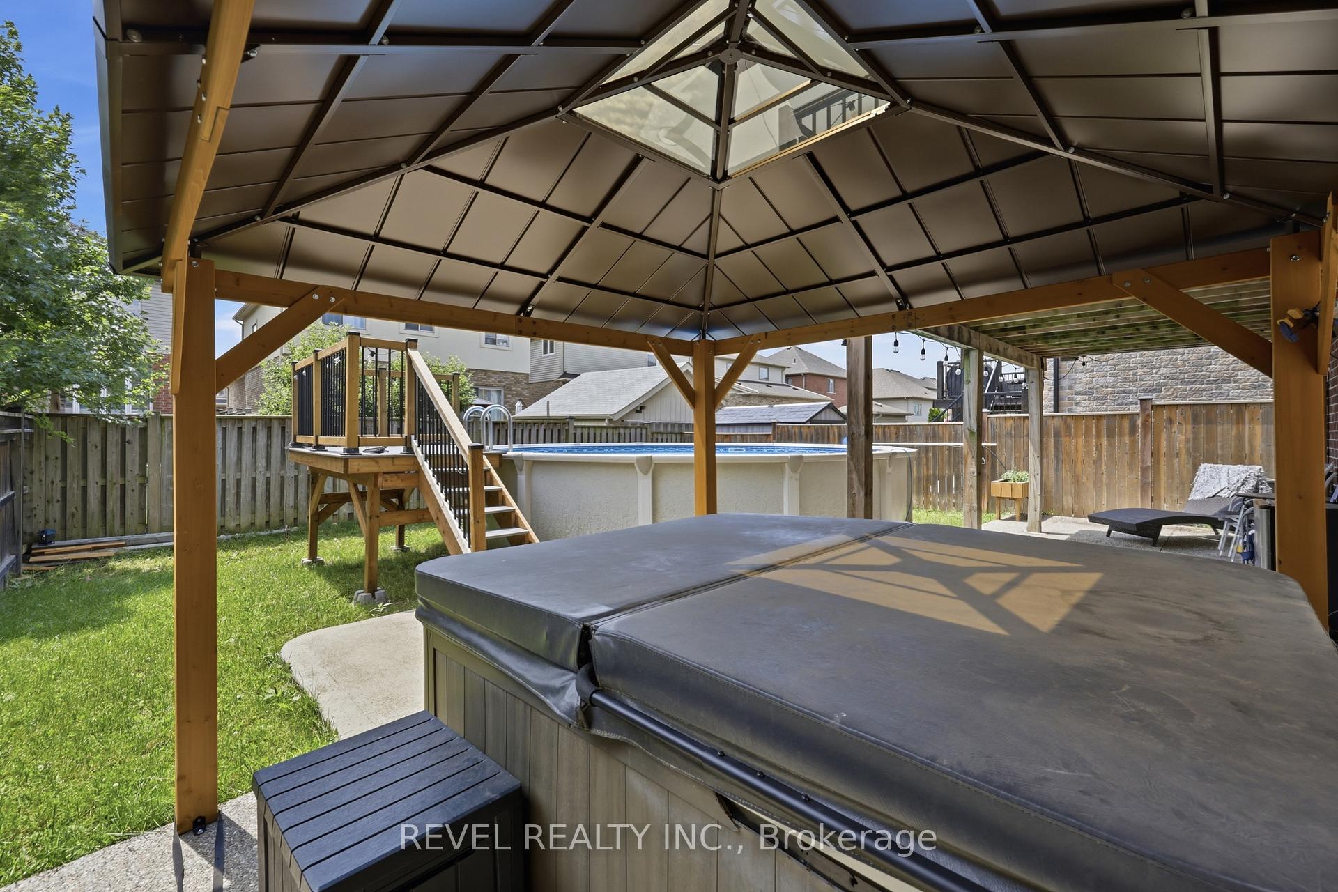 Photo 41 of 44 Springwood Drive, Hamilton, Stoney Creek Mountain — HOMEH