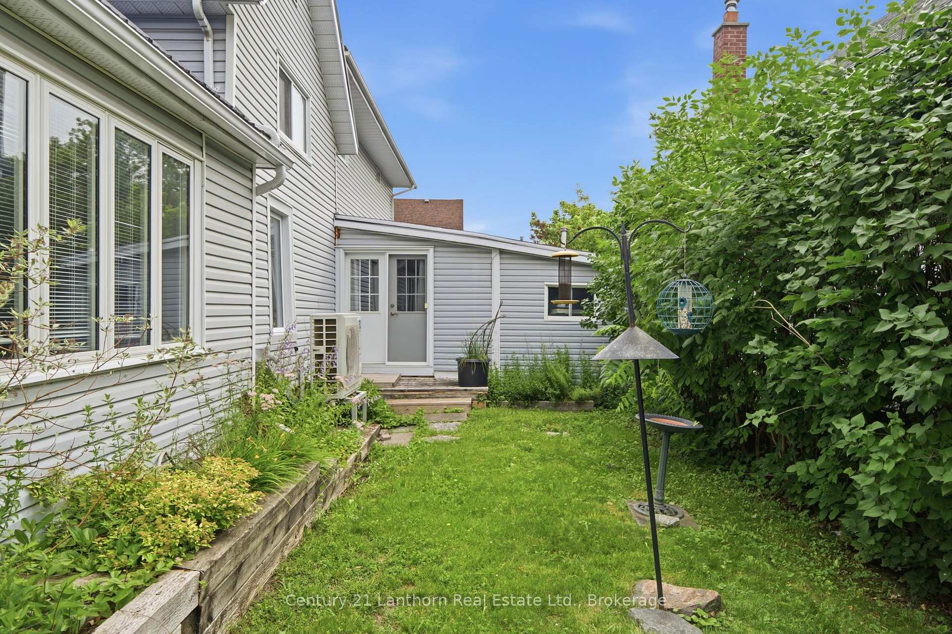 Photo 5 of 89 Gordon Street, Belleville, Belleville Ward — HOMEH