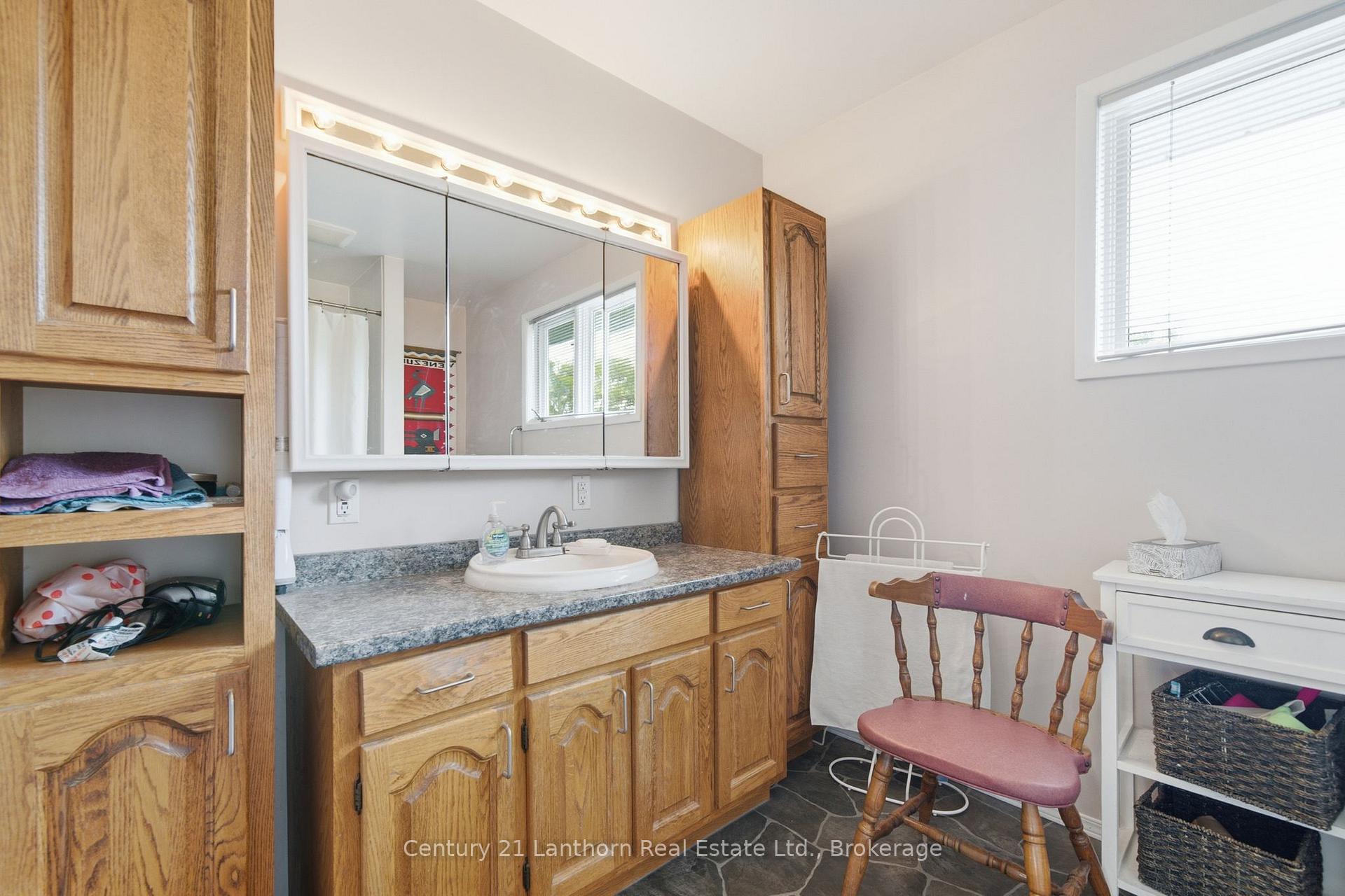 Photo 39 of 89 Gordon Street, Belleville, Belleville Ward — HOMEH