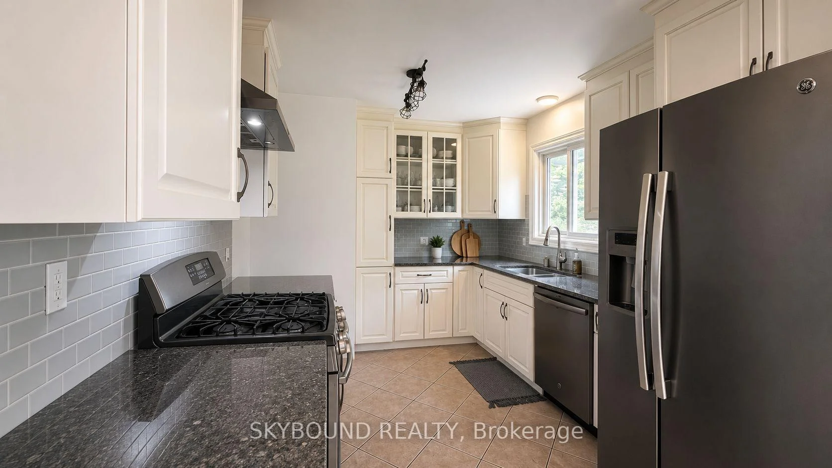 Photo 7 of 4470 Pinedale Drive, Niagara Falls, Morrison — HOMEH