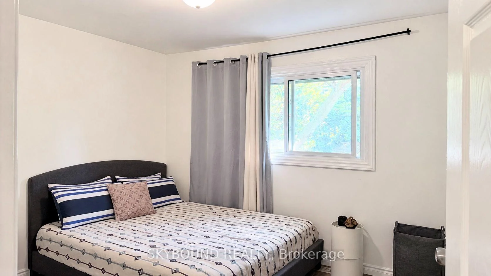 Photo 8 of 4470 Pinedale Drive, Niagara Falls, Morrison — HOMEH