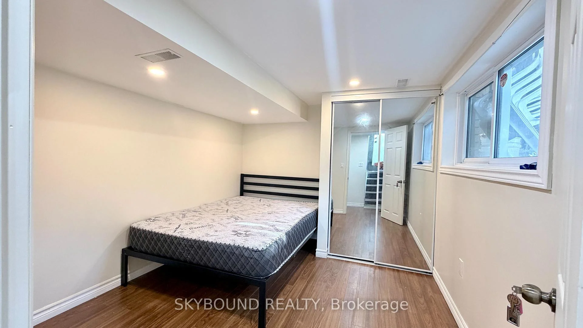 Photo 16 of 4470 Pinedale Drive, Niagara Falls, Morrison — HOMEH