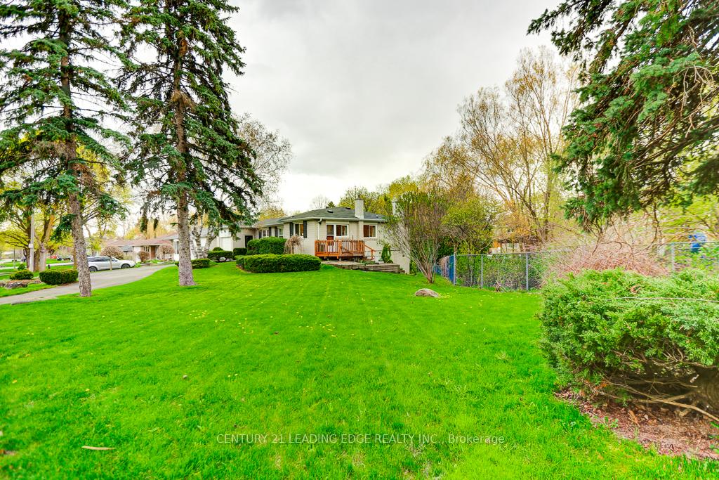 Photo 5 of 15 Bakerdale Road, Markham, Bullock — HOMEH