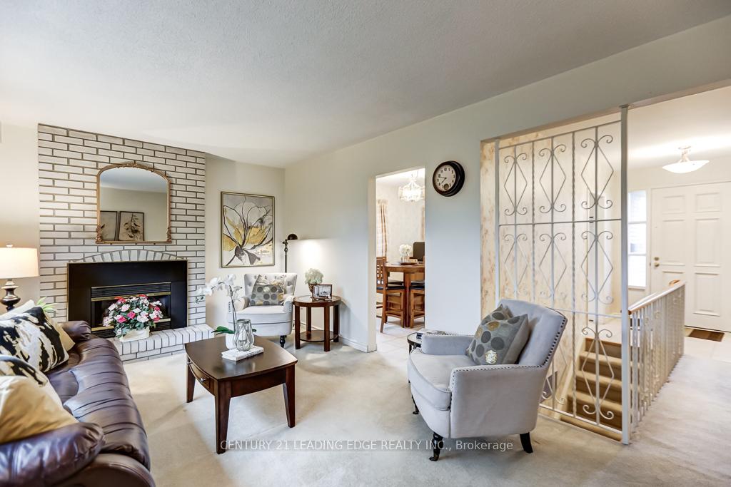 Photo 11 of 15 Bakerdale Road, Markham, Bullock — HOMEH