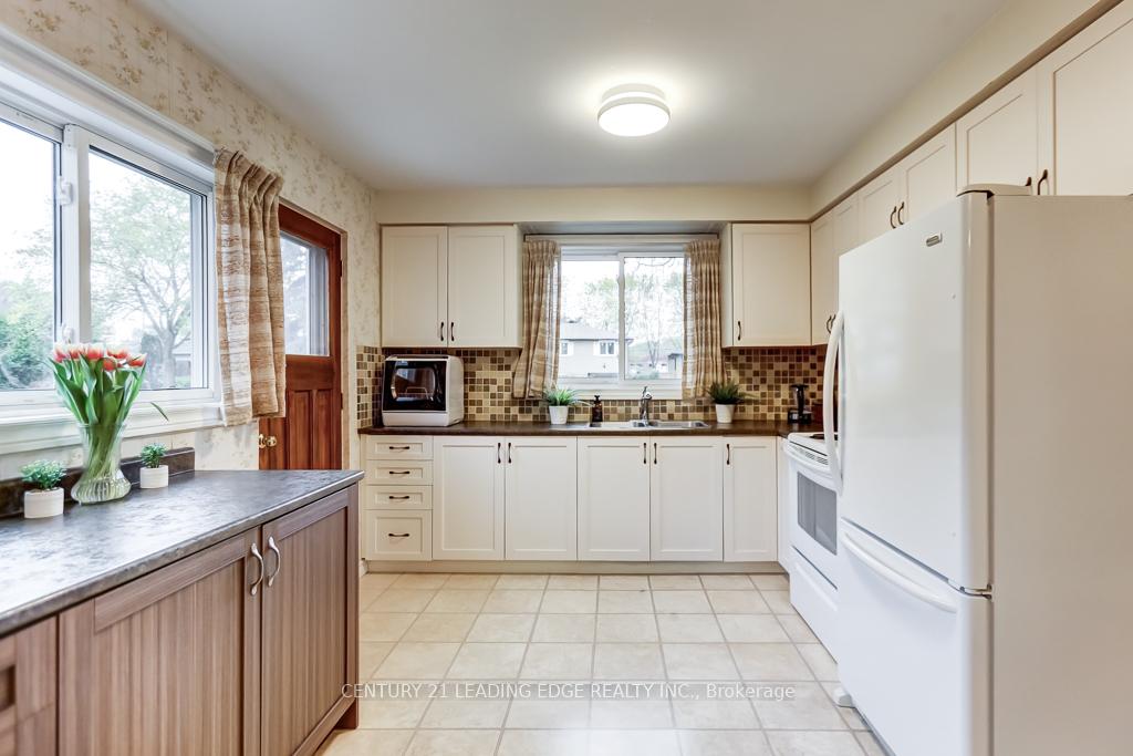 Photo 16 of 15 Bakerdale Road, Markham, Bullock — HOMEH
