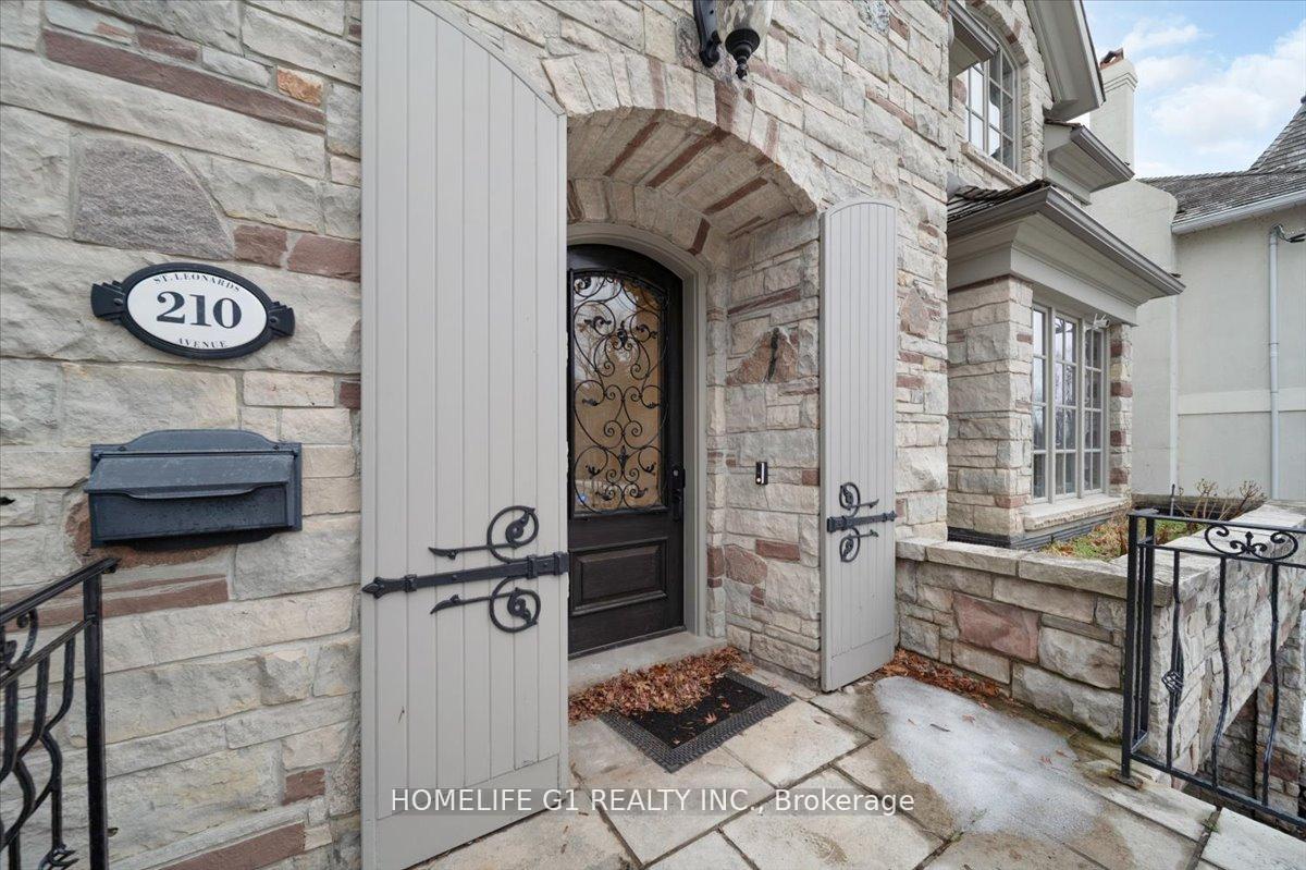 Photo 2 of 210 St Leonards Avenue, North York, Bridle Path-Sunnybrook-York Mills — HOMEH