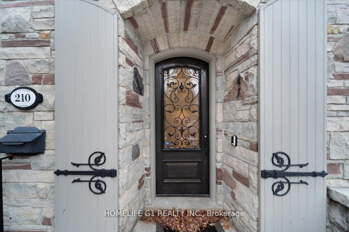 Photo 3 of 210 St Leonards Avenue, North York, Bridle Path-Sunnybrook-York Mills — HOMEH