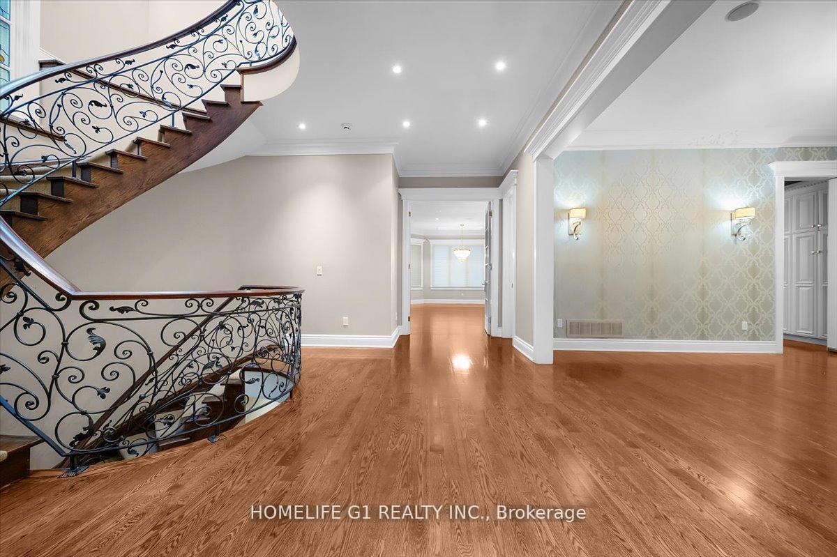 Photo 5 of 210 St Leonards Avenue, North York, Bridle Path-Sunnybrook-York Mills — HOMEH