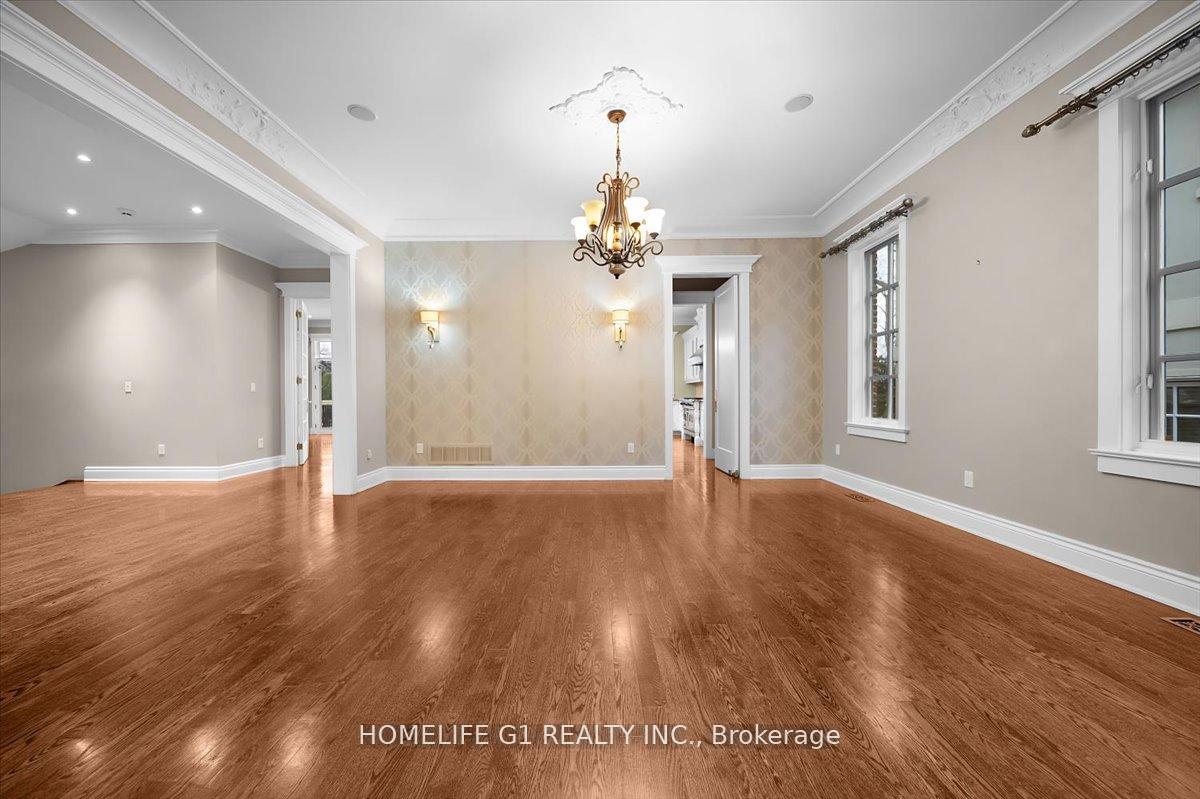 Photo 10 of 210 St Leonards Avenue, North York, Bridle Path-Sunnybrook-York Mills — HOMEH
