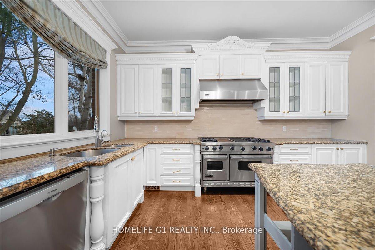 Photo 15 of 210 St Leonards Avenue, North York, Bridle Path-Sunnybrook-York Mills — HOMEH