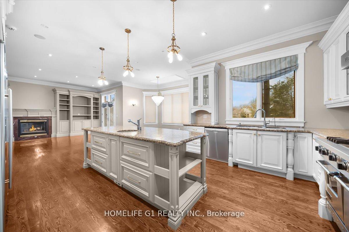 Photo 16 of 210 St Leonards Avenue, North York, Bridle Path-Sunnybrook-York Mills — HOMEH