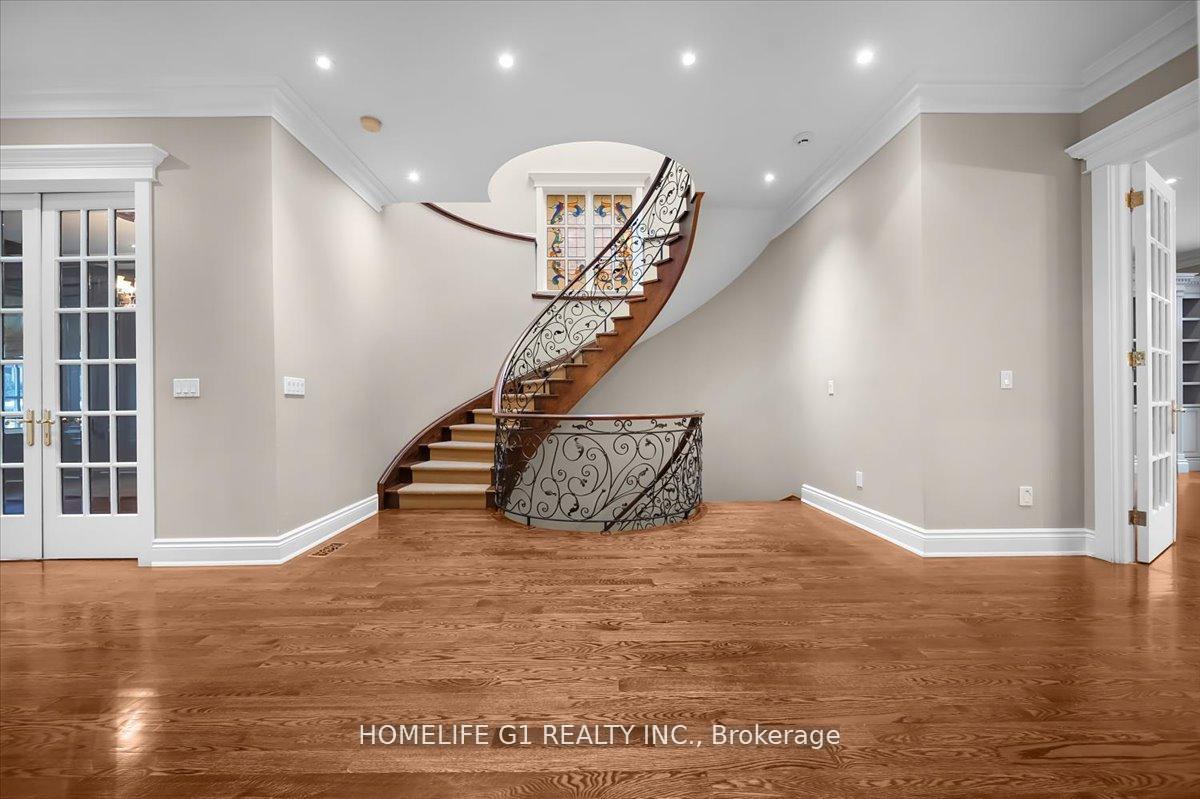 Photo 19 of 210 St Leonards Avenue, North York, Bridle Path-Sunnybrook-York Mills — HOMEH