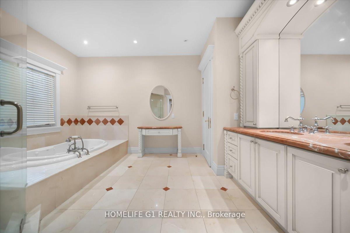 Photo 24 of 210 St Leonards Avenue, North York, Bridle Path-Sunnybrook-York Mills — HOMEH