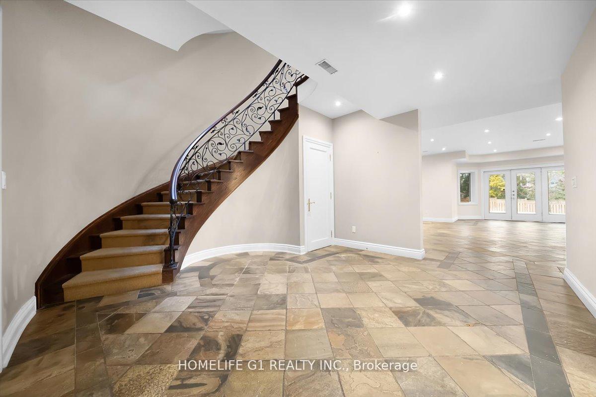 Photo 39 of 210 St Leonards Avenue, North York, Bridle Path-Sunnybrook-York Mills — HOMEH
