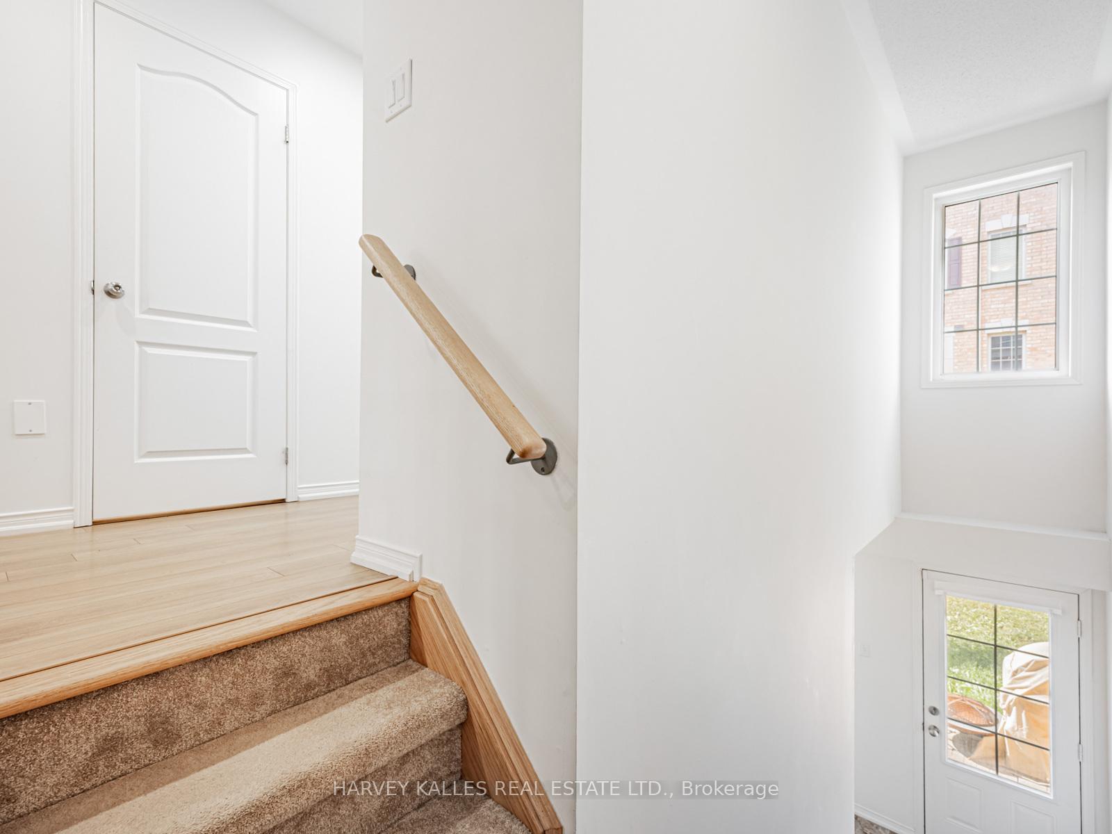 Photo 14 of 38 Glenstal Path, Oshawa, Windfields — HOMEH