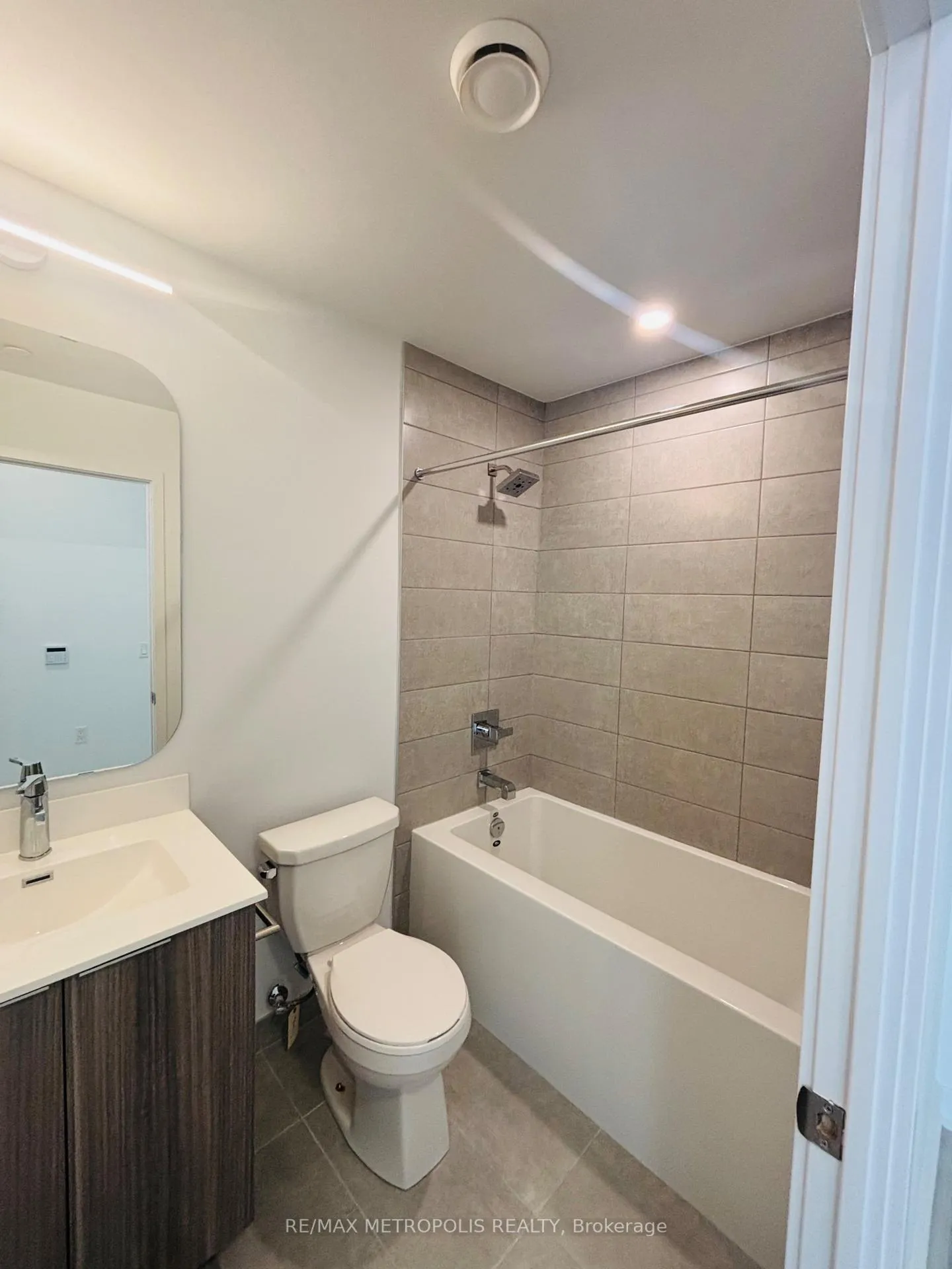Photo 10 of Unit 927, 15 Richardson Street, Toronto, Waterfront Communities — HOMEH