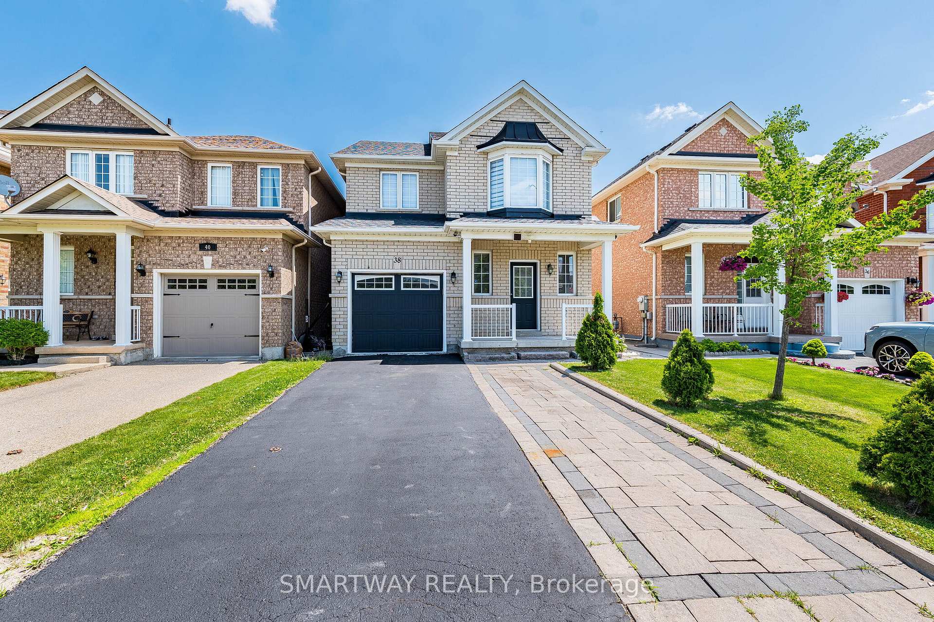 Photo 2 of 38 Lockburn Crescent, Brampton, Fletcher's Meadow — HOMEH