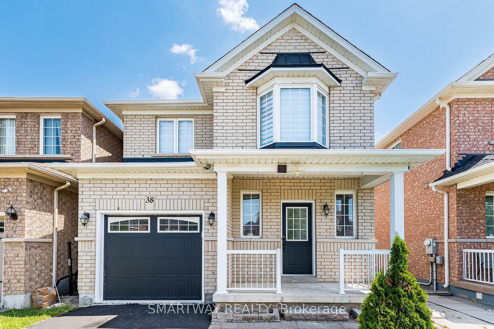 Photo 3 of 38 Lockburn Crescent, Brampton, Fletcher's Meadow — HOMEH