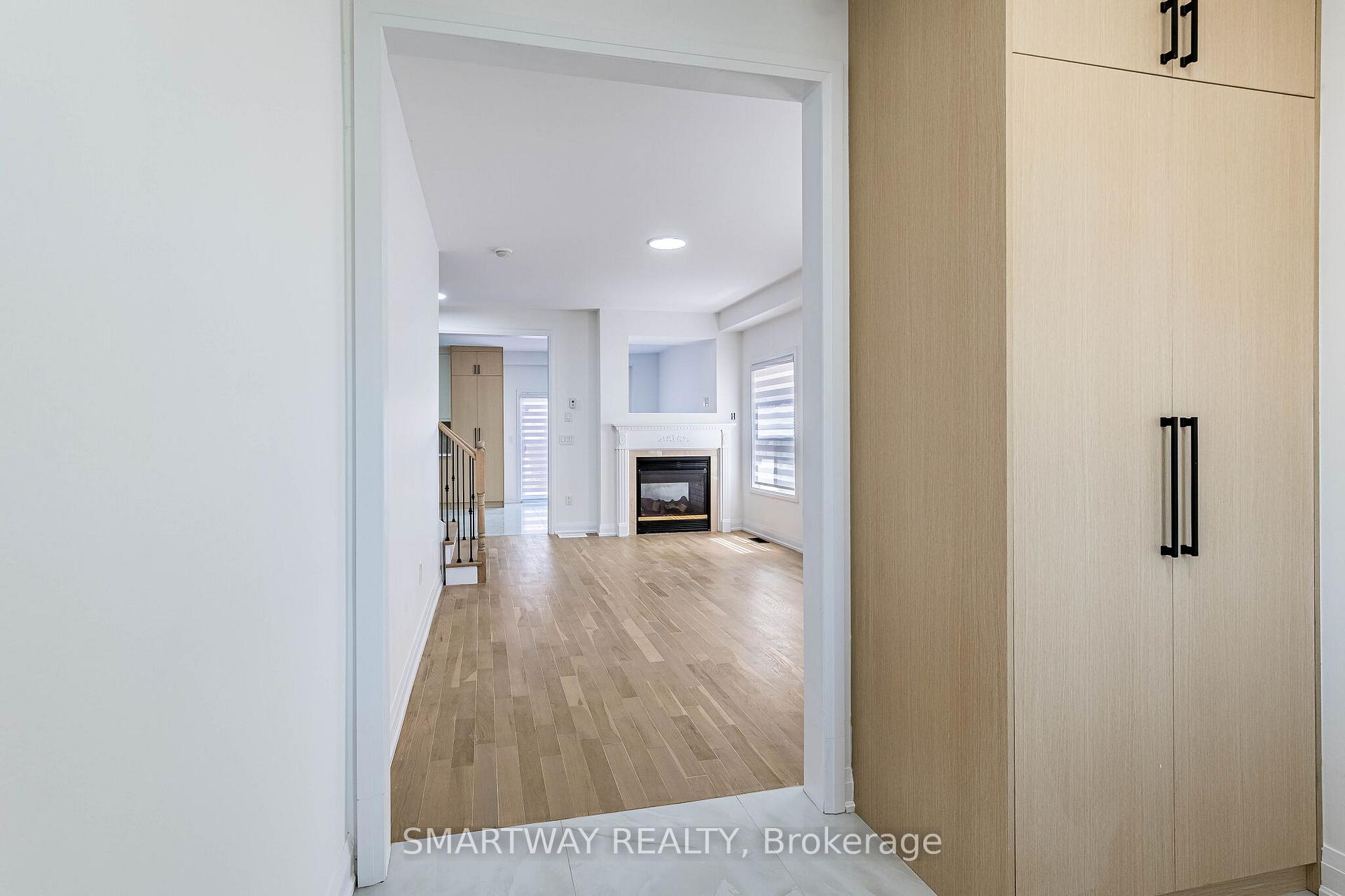 Photo 4 of 38 Lockburn Crescent, Brampton, Fletcher's Meadow — HOMEH