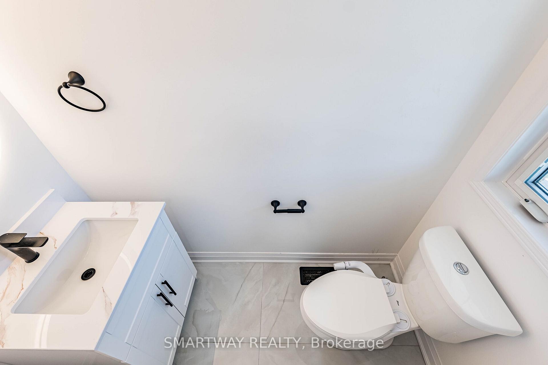Photo 7 of 38 Lockburn Crescent, Brampton, Fletcher's Meadow — HOMEH
