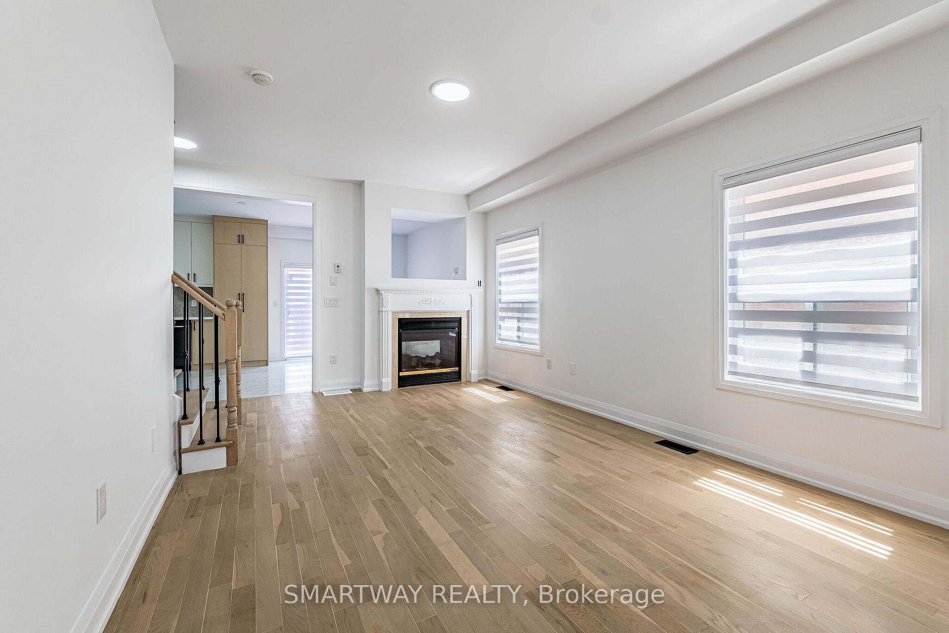 Photo 8 of 38 Lockburn Crescent, Brampton, Fletcher's Meadow — HOMEH