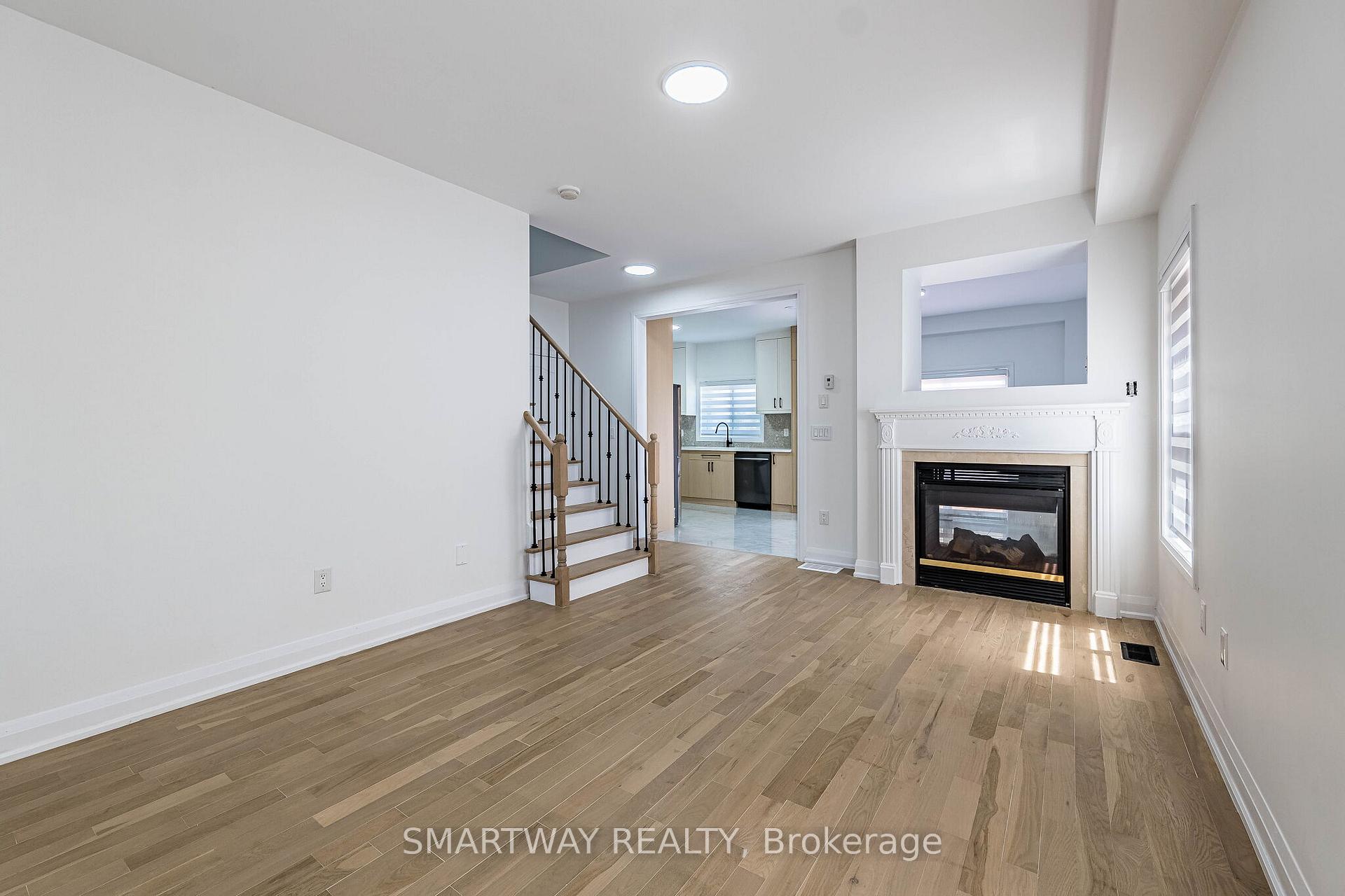 Photo 9 of 38 Lockburn Crescent, Brampton, Fletcher's Meadow — HOMEH