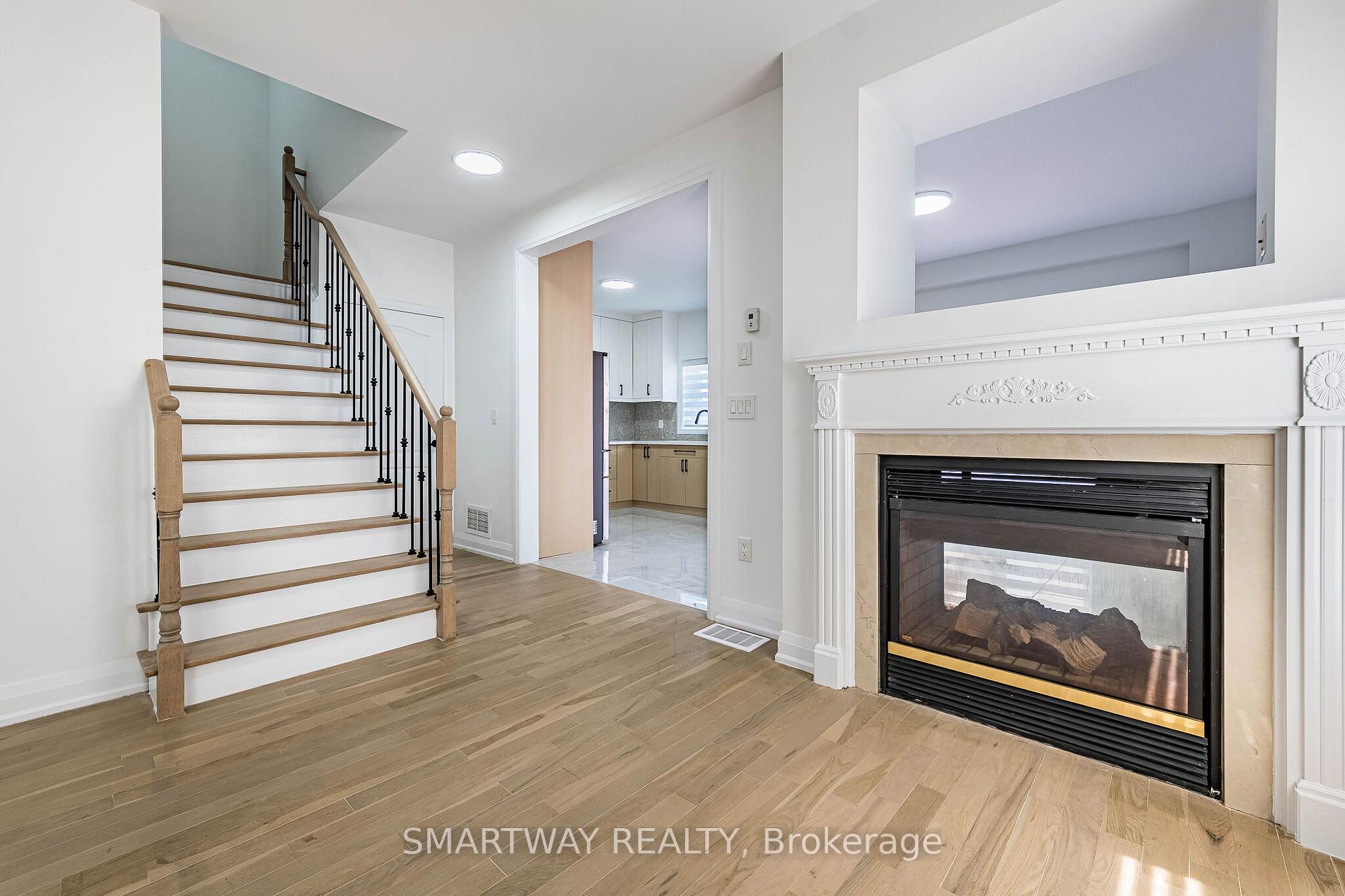 Photo 10 of 38 Lockburn Crescent, Brampton, Fletcher's Meadow — HOMEH