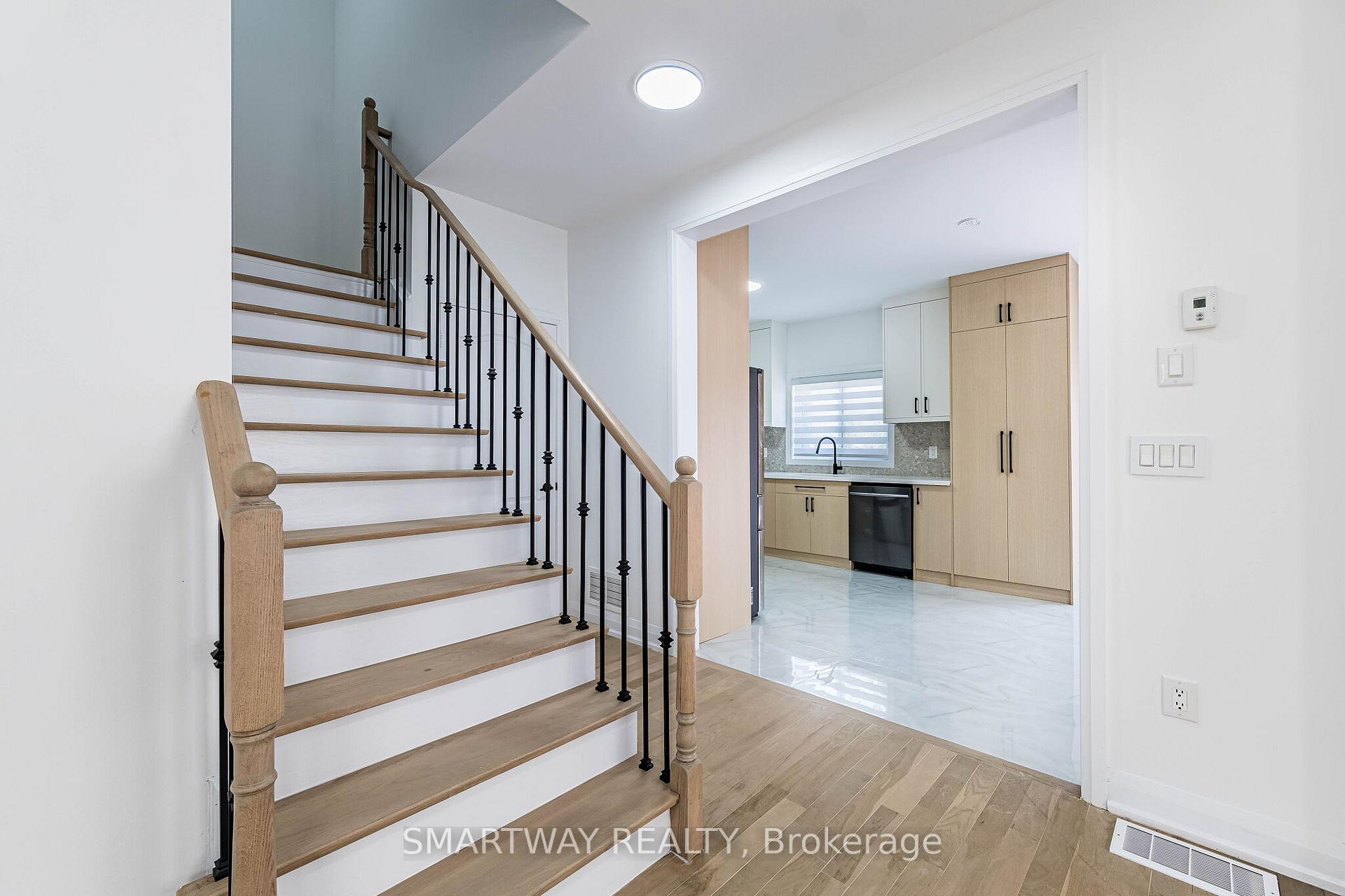 Photo 11 of 38 Lockburn Crescent, Brampton, Fletcher's Meadow — HOMEH
