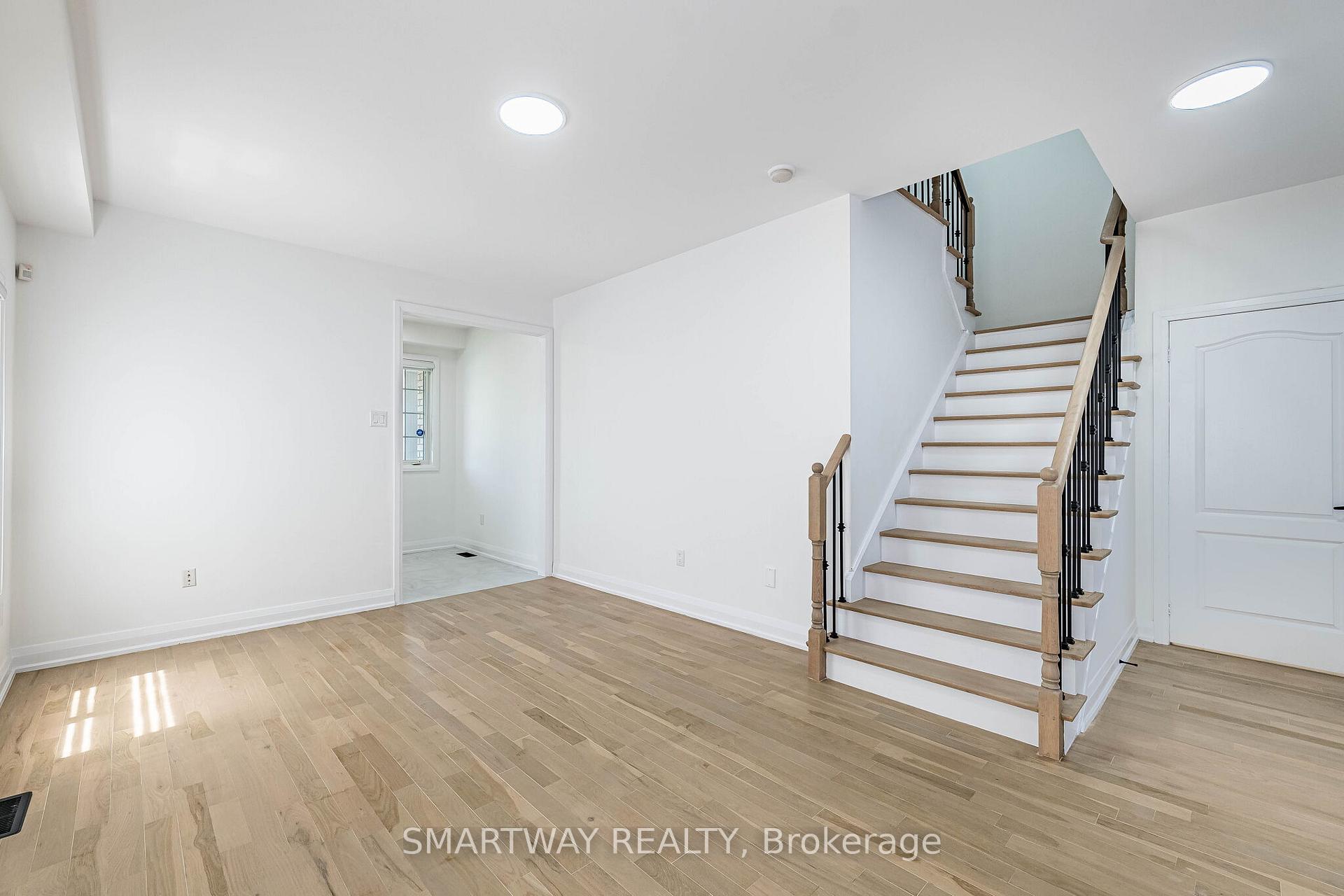 Photo 12 of 38 Lockburn Crescent, Brampton, Fletcher's Meadow — HOMEH