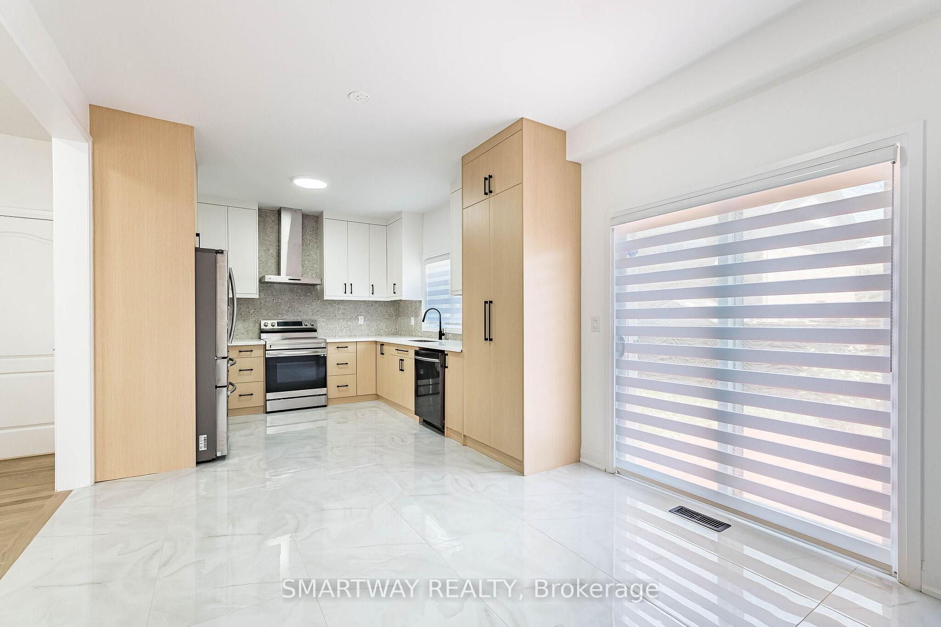 Photo 13 of 38 Lockburn Crescent, Brampton, Fletcher's Meadow — HOMEH