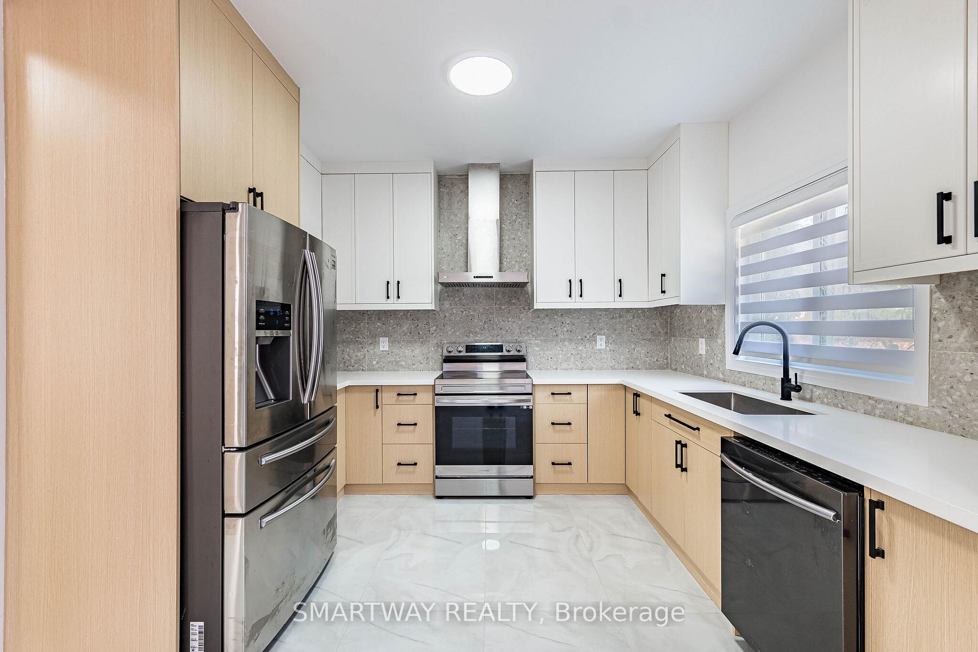 Photo 16 of 38 Lockburn Crescent, Brampton, Fletcher's Meadow — HOMEH