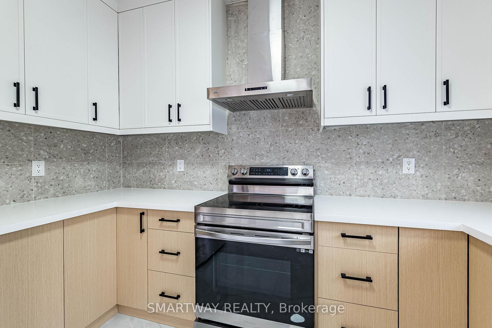 Photo 17 of 38 Lockburn Crescent, Brampton, Fletcher's Meadow — HOMEH