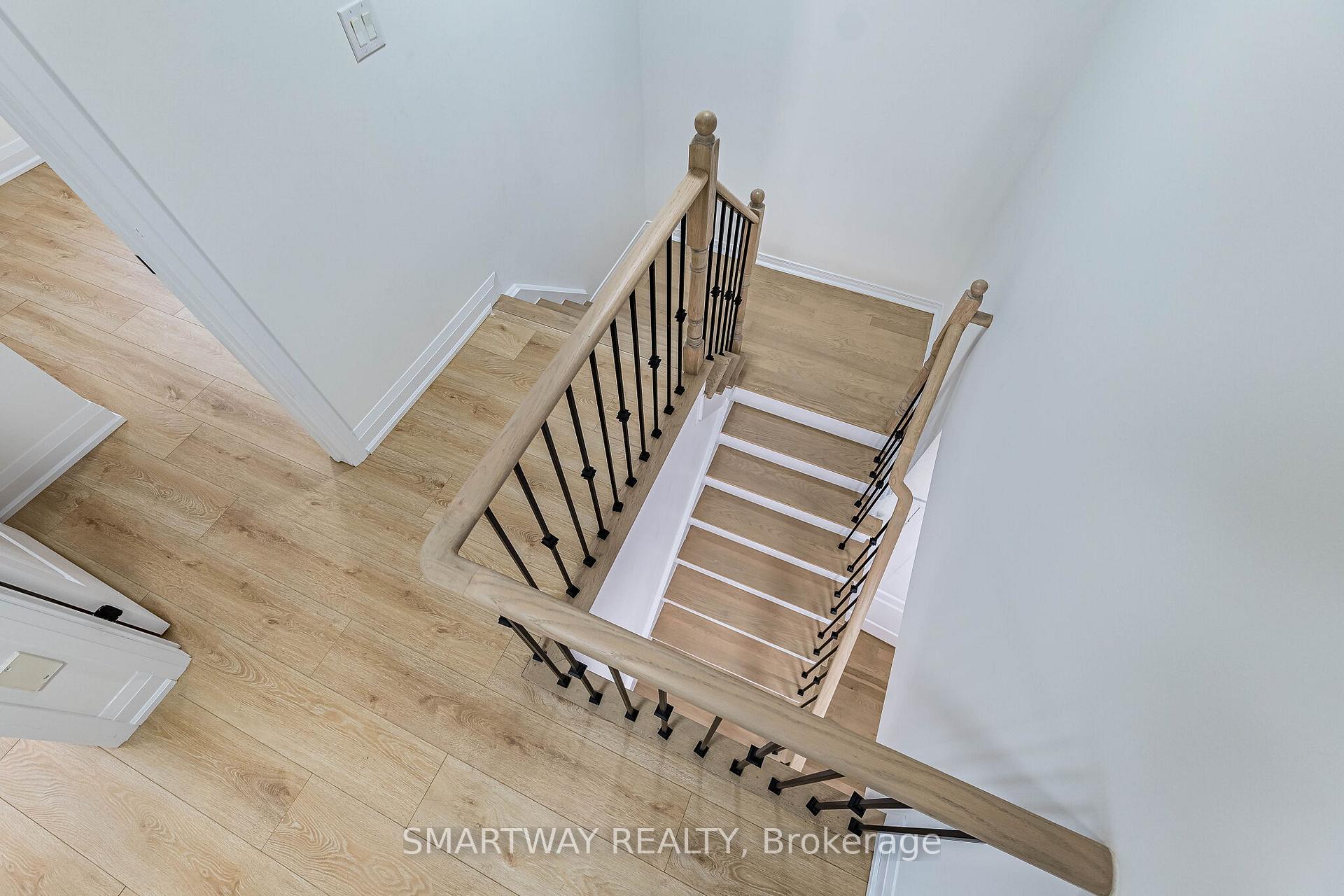 Photo 20 of 38 Lockburn Crescent, Brampton, Fletcher's Meadow — HOMEH