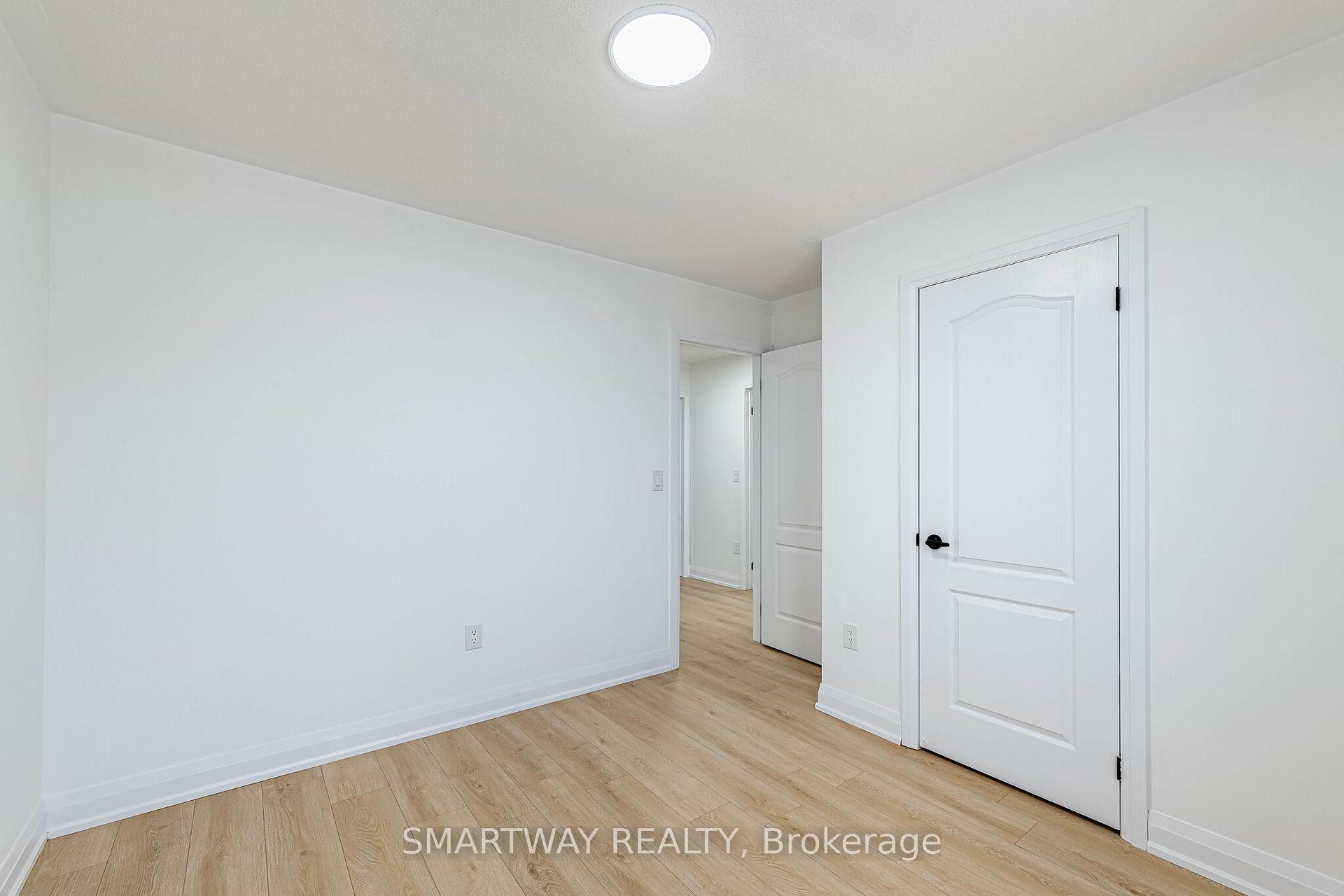 Photo 30 of 38 Lockburn Crescent, Brampton, Fletcher's Meadow — HOMEH