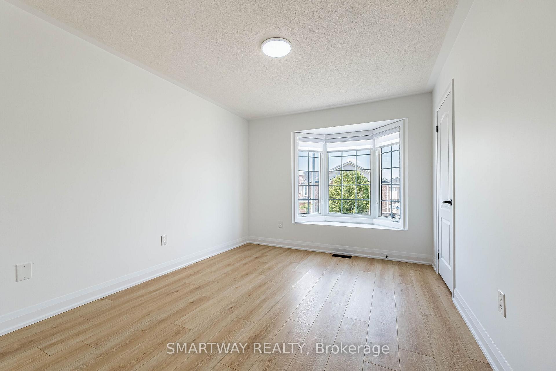 Photo 31 of 38 Lockburn Crescent, Brampton, Fletcher's Meadow — HOMEH