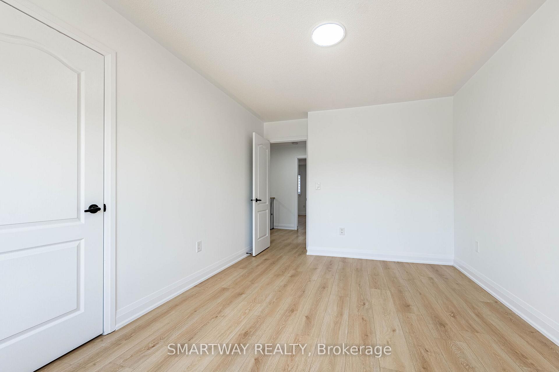 Photo 32 of 38 Lockburn Crescent, Brampton, Fletcher's Meadow — HOMEH