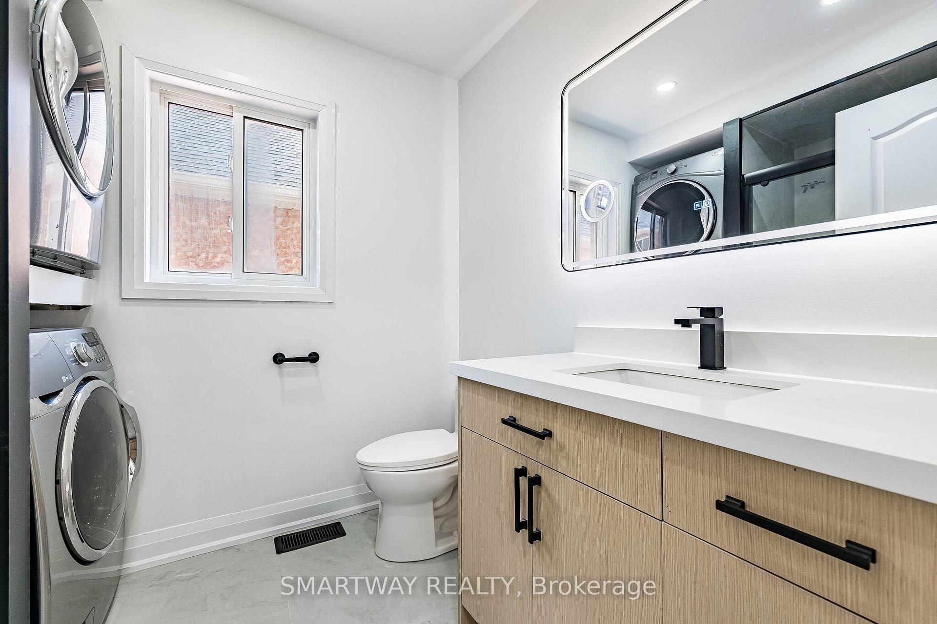 Photo 33 of 38 Lockburn Crescent, Brampton, Fletcher's Meadow — HOMEH