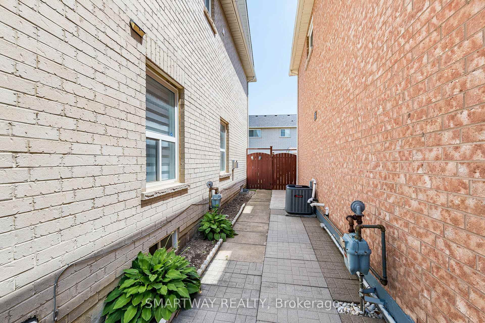 Photo 39 of 38 Lockburn Crescent, Brampton, Fletcher's Meadow — HOMEH