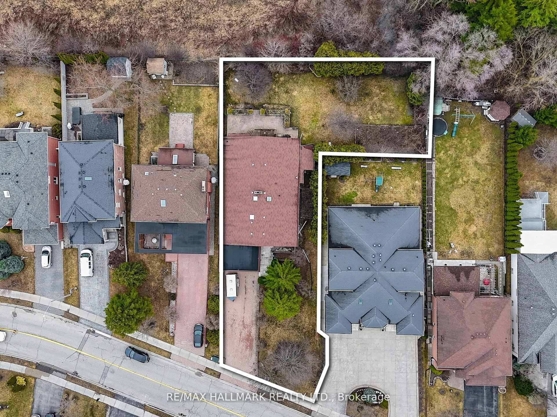 Photo 2 of 101 Leyburn Avenue, Richmond Hill, Westbrook — HOMEH