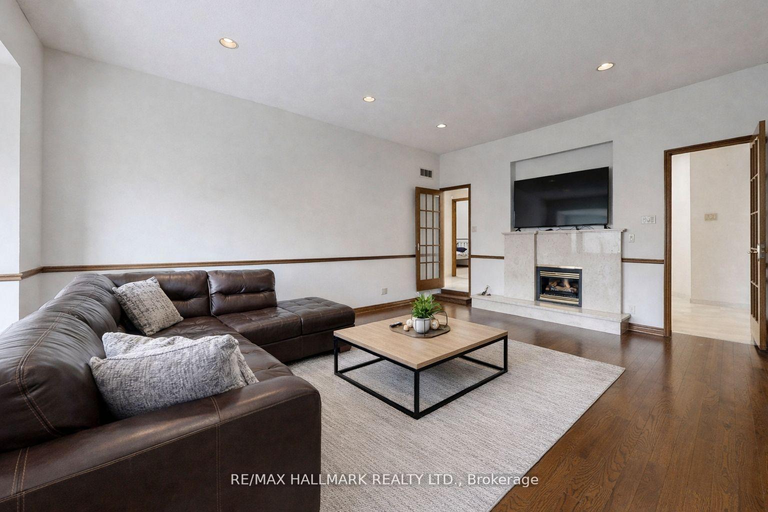 Photo 6 of 101 Leyburn Avenue, Richmond Hill, Westbrook — HOMEH