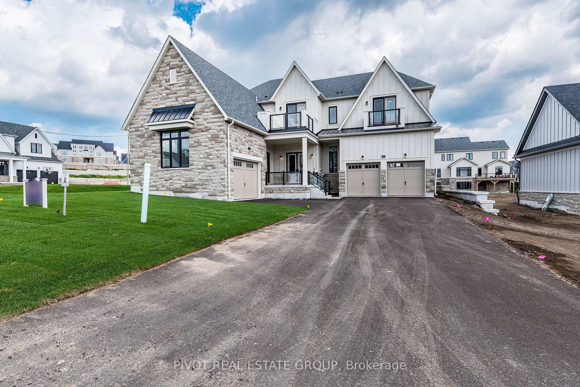 Photo 1 of 11 Pinetree Drive, Oro-Medonte — HOMEH