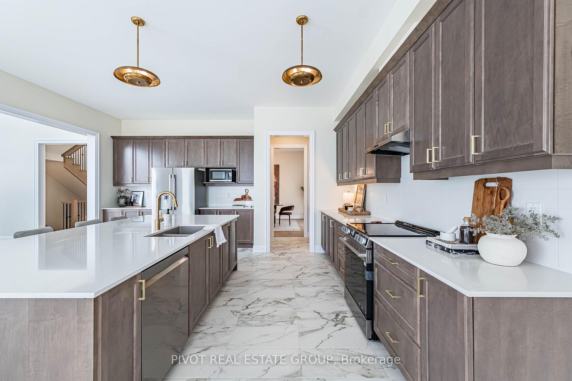 Photo 12 of 11 Pinetree Drive, Oro-Medonte — HOMEH