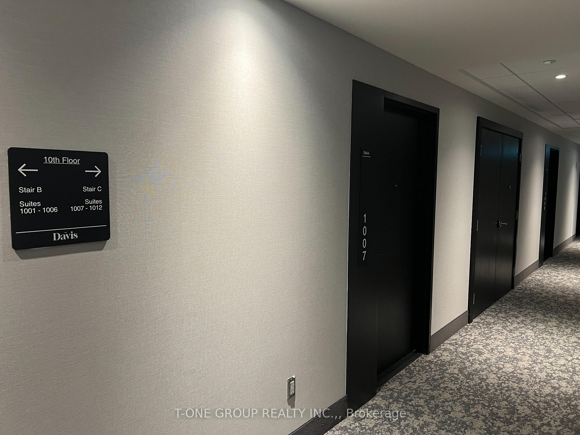 Photo 4 of Unit 1007, 185 Deerfield Road, Newmarket, Central Newmarket — HOMEH