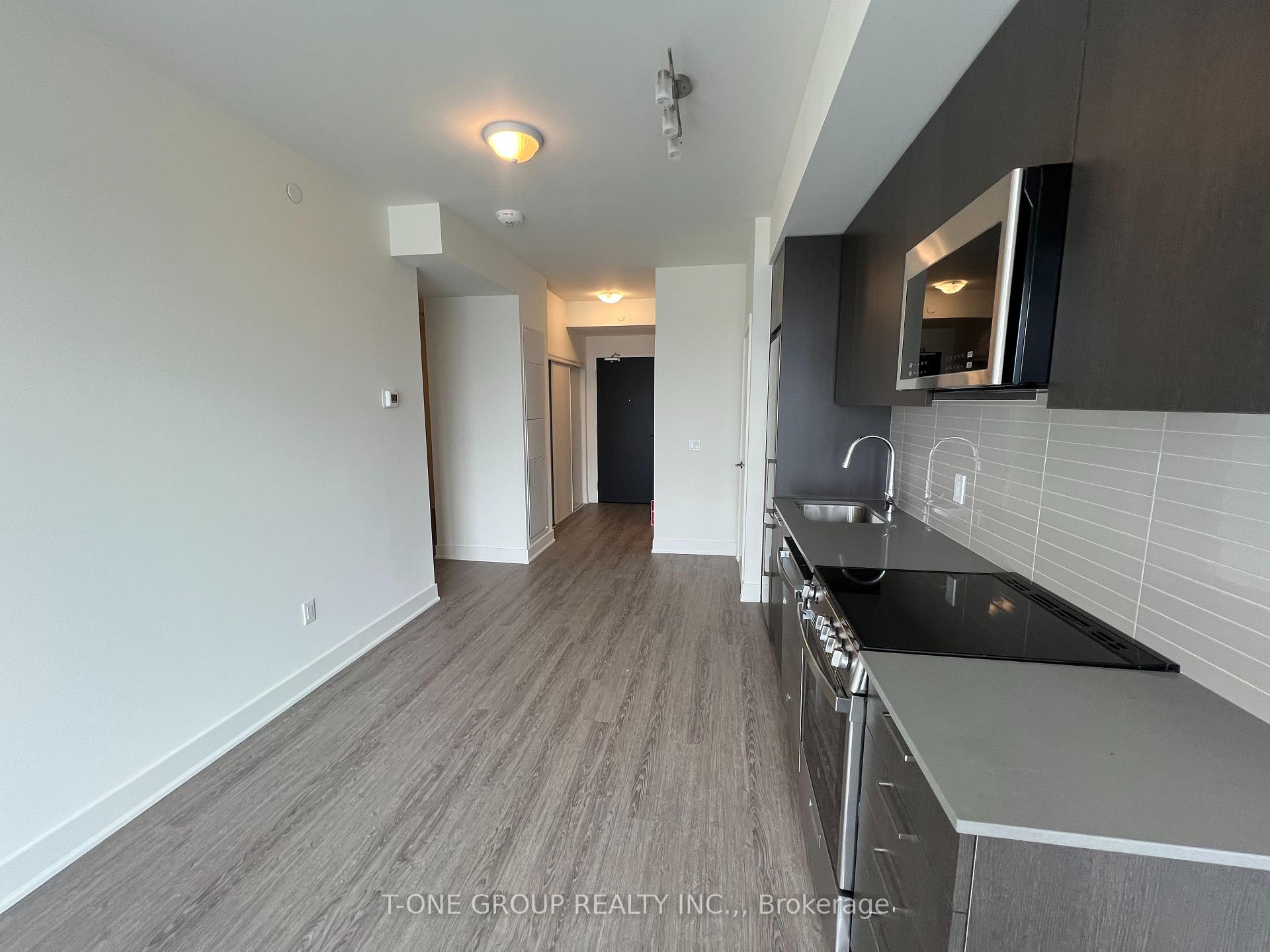 Photo 5 of Unit 1007, 185 Deerfield Road, Newmarket, Central Newmarket — HOMEH