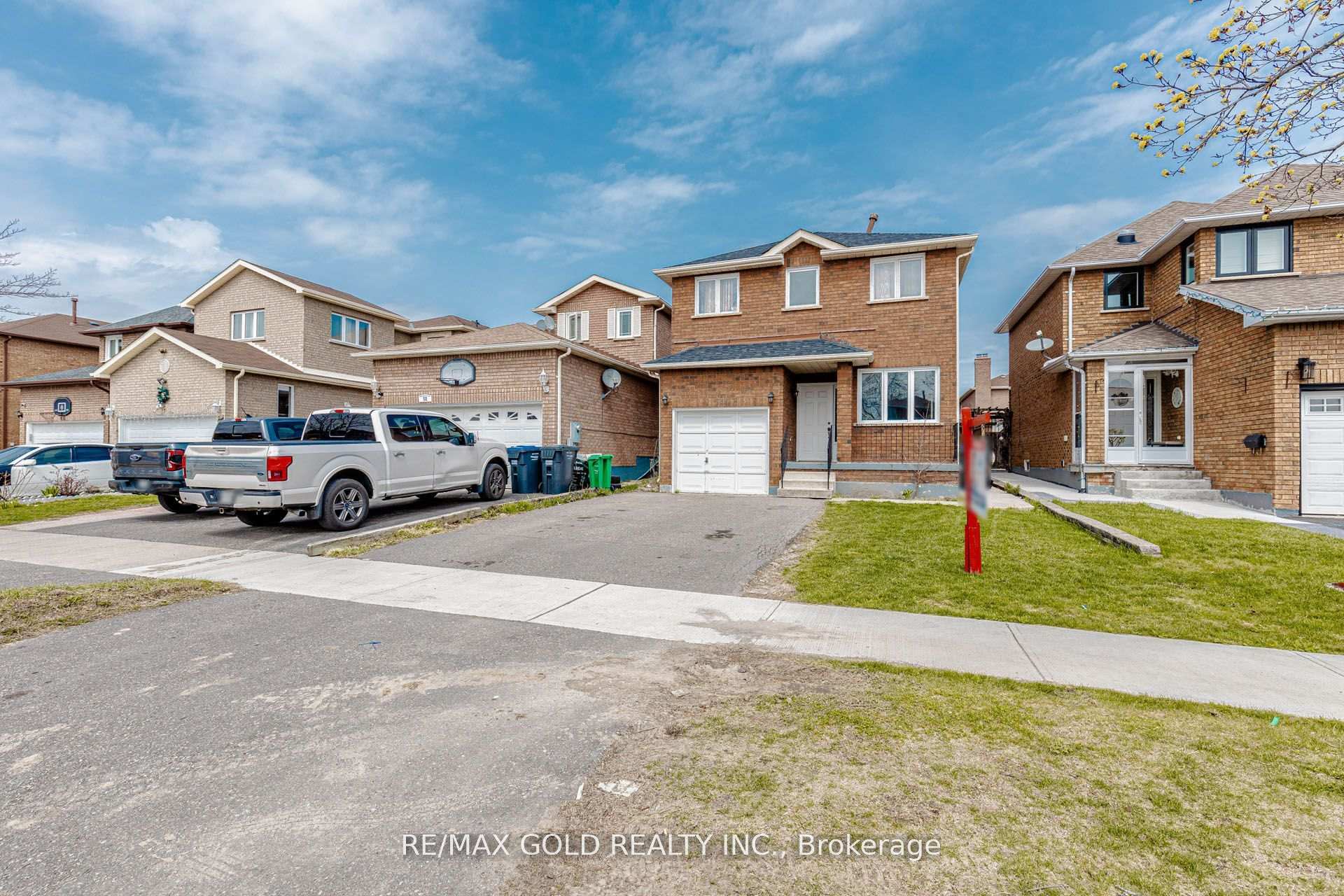 Photo 2 of 54 Creditstone Road, Brampton, Fletcher's Creek South — HOMEH